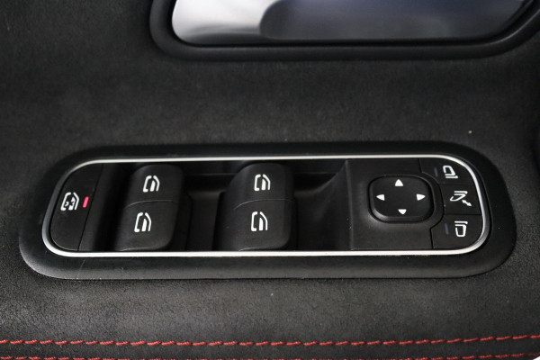 Mercedes-Benz CLA-Klasse 220 AMG (PARKEERSENSOREN, NAVIGATIE, ACHTERUITRIJCAMERA, AMG, NL-AUTO, GOED ONDERHOUDEN)