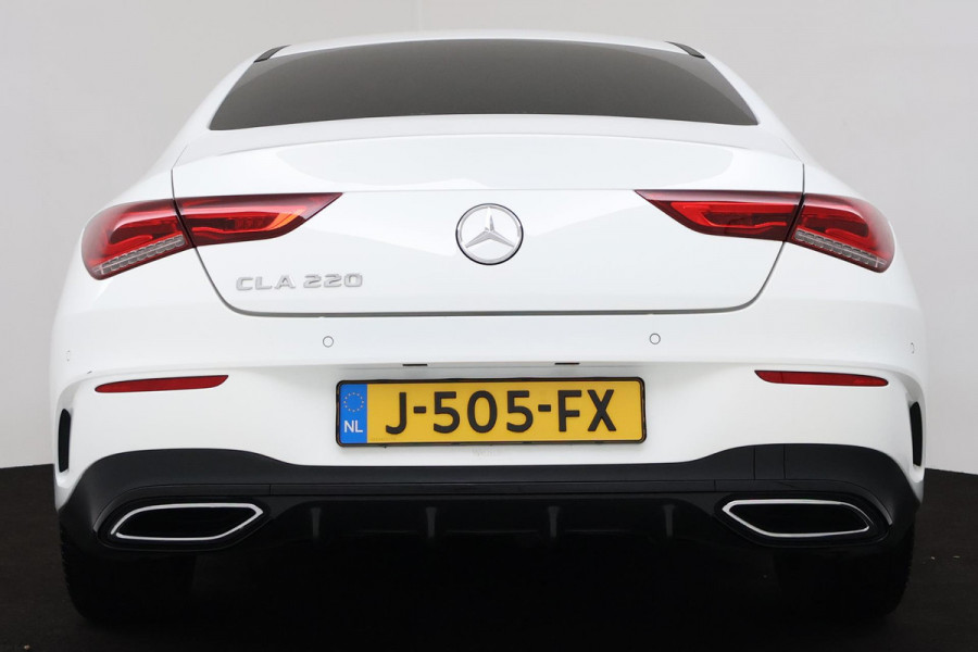 Mercedes-Benz CLA-Klasse 220 AMG (PARKEERSENSOREN, NAVIGATIE, ACHTERUITRIJCAMERA, AMG, NL-AUTO, GOED ONDERHOUDEN)