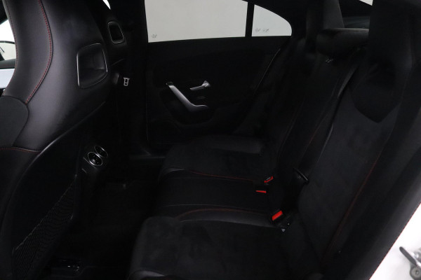 Mercedes-Benz CLA-Klasse 220 AMG (PARKEERSENSOREN, NAVIGATIE, ACHTERUITRIJCAMERA, AMG, NL-AUTO, GOED ONDERHOUDEN)
