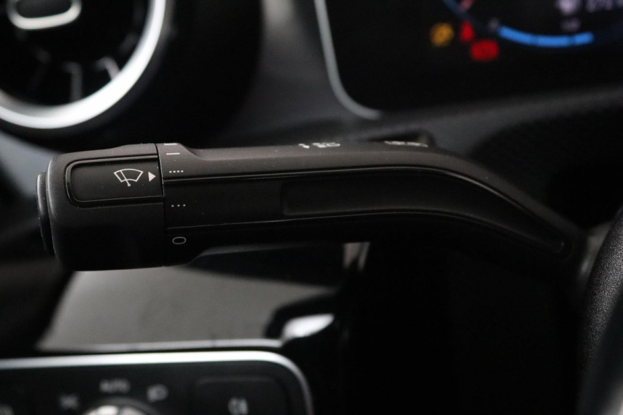 Mercedes-Benz CLA-Klasse 220 AMG (PARKEERSENSOREN, NAVIGATIE, ACHTERUITRIJCAMERA, AMG, NL-AUTO, GOED ONDERHOUDEN)