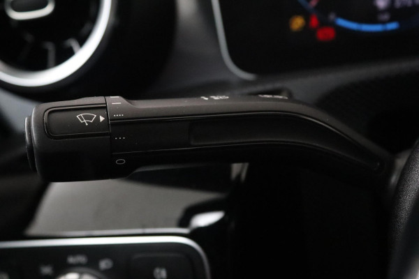 Mercedes-Benz CLA-Klasse 220 AMG (PARKEERSENSOREN, NAVIGATIE, ACHTERUITRIJCAMERA, AMG, NL-AUTO, GOED ONDERHOUDEN)