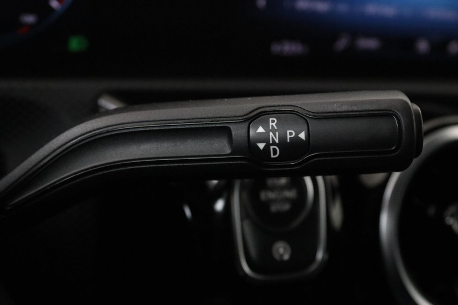 Mercedes-Benz CLA-Klasse 220 AMG (PARKEERSENSOREN, NAVIGATIE, ACHTERUITRIJCAMERA, AMG, NL-AUTO, GOED ONDERHOUDEN)
