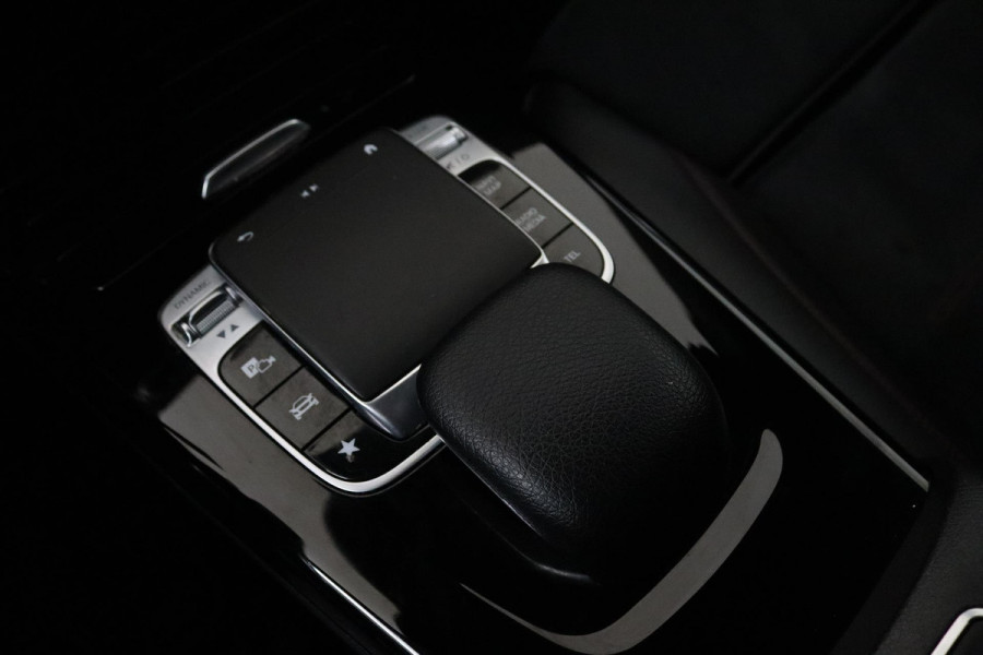 Mercedes-Benz CLA-Klasse 220 AMG (PARKEERSENSOREN, NAVIGATIE, ACHTERUITRIJCAMERA, AMG, NL-AUTO, GOED ONDERHOUDEN)
