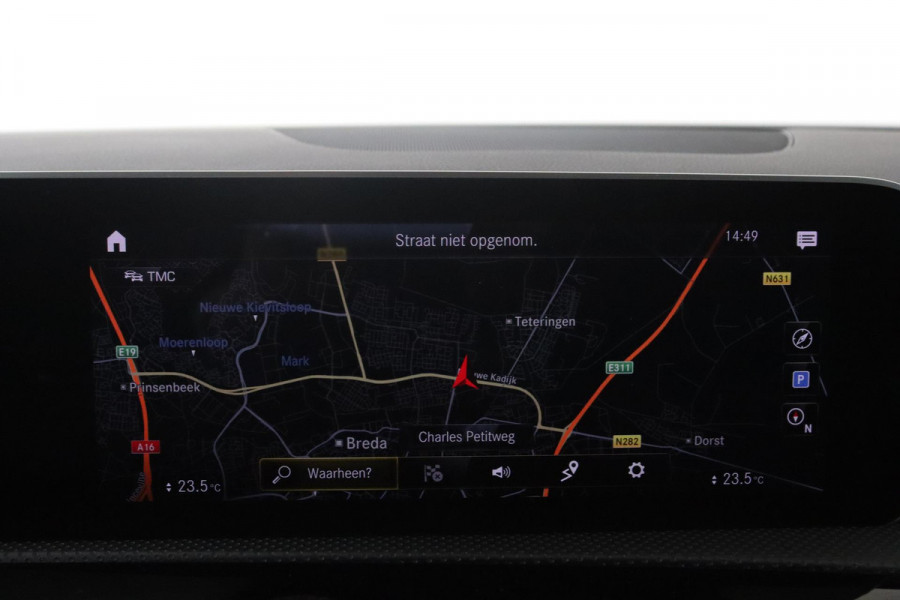 Mercedes-Benz CLA-Klasse 220 AMG (PARKEERSENSOREN, NAVIGATIE, ACHTERUITRIJCAMERA, AMG, NL-AUTO, GOED ONDERHOUDEN)