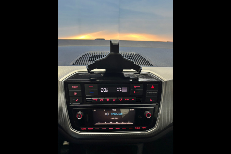 Volkswagen up! 1.0 BMT high up! Clima | Cruise |Navi | Camera | Stoelverwarming | PDC