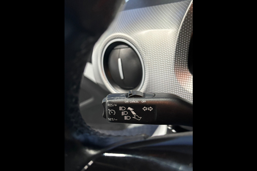 Volkswagen up! 1.0 BMT high up! Clima | Cruise |Navi | Camera | Stoelverwarming | PDC
