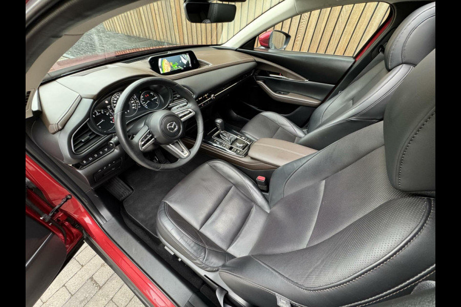 Mazda CX-30 2.0 e-SkyActiv-X M Hybrid Luxury Automaat | Open dak | Bordeauxrode lak | Stoel en- Stuurwielverwarming | Rondomzicht camera | A