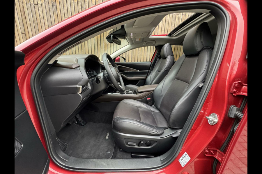 Mazda CX-30 2.0 e-SkyActiv-X M Hybrid Luxury Automaat | Open dak | Bordeauxrode lak | Stoel en- Stuurwielverwarming | Rondomzicht camera | A