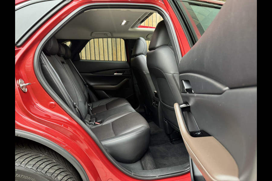Mazda CX-30 2.0 e-SkyActiv-X M Hybrid Luxury Automaat | Open dak | Bordeauxrode lak | Stoel en- Stuurwielverwarming | Rondomzicht camera | A