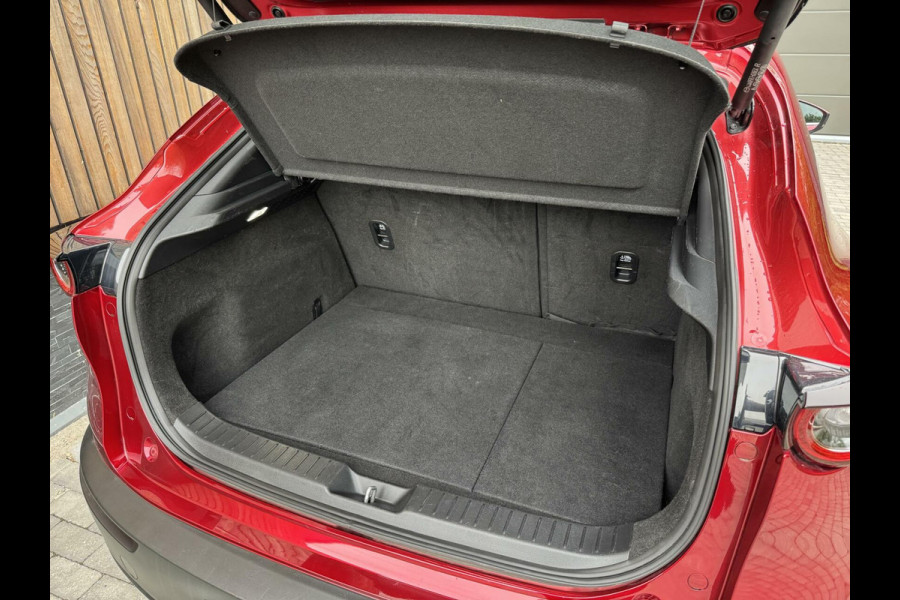 Mazda CX-30 2.0 e-SkyActiv-X M Hybrid Luxury Automaat | Open dak | Bordeauxrode lak | Stoel en- Stuurwielverwarming | Rondomzicht camera | A