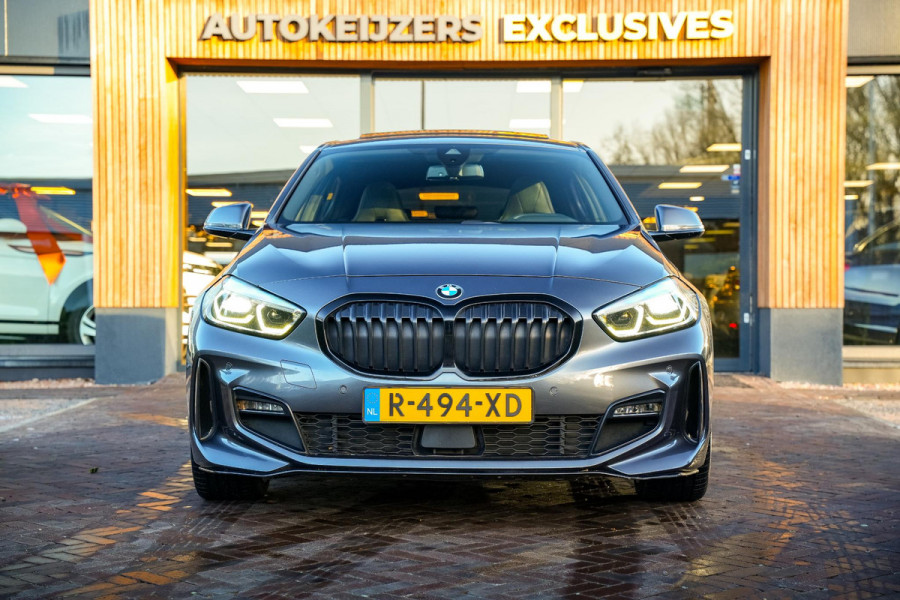 BMW 1-serie 120d xDrive High Executive Edition M Pakket Panoramadak Ambient Sportstoelen Stuurverw. 18”LM