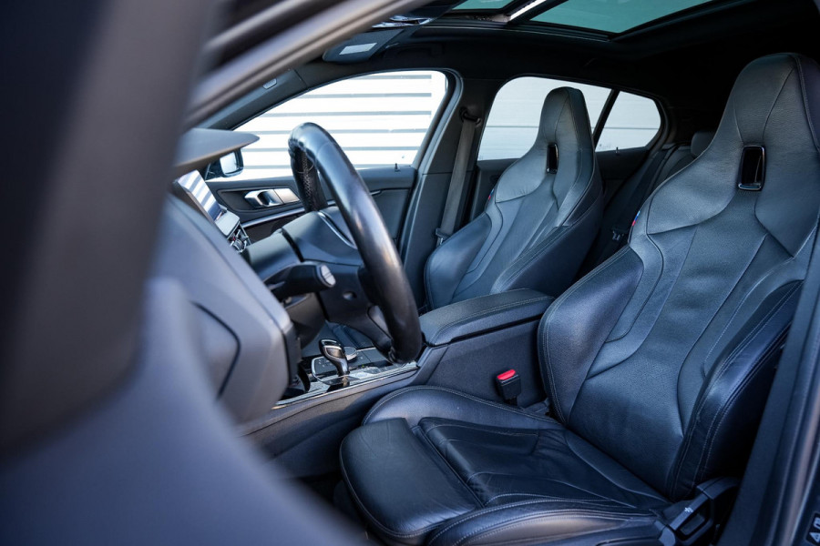 BMW 1-serie 120d xDrive High Executive Edition M Pakket Panoramadak Ambient Sportstoelen Stuurverw. 18”LM