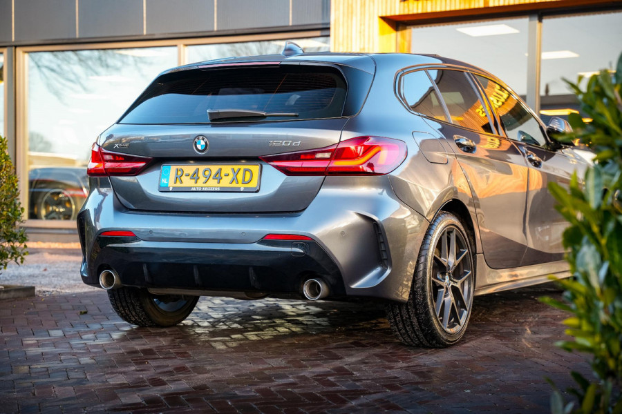 BMW 1-serie 120d xDrive High Executive Edition M Pakket Panoramadak Ambient Sportstoelen Stuurverw. 18”LM
