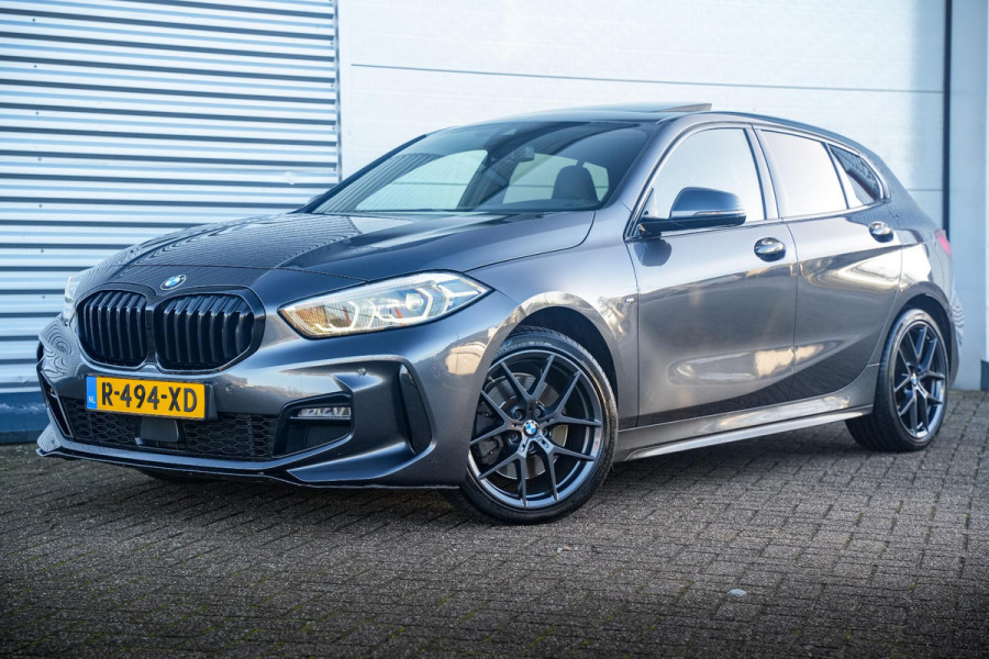 BMW 1-serie 120d xDrive High Executive Edition M Pakket Panoramadak Ambient Sportstoelen Stuurverw. 18”LM