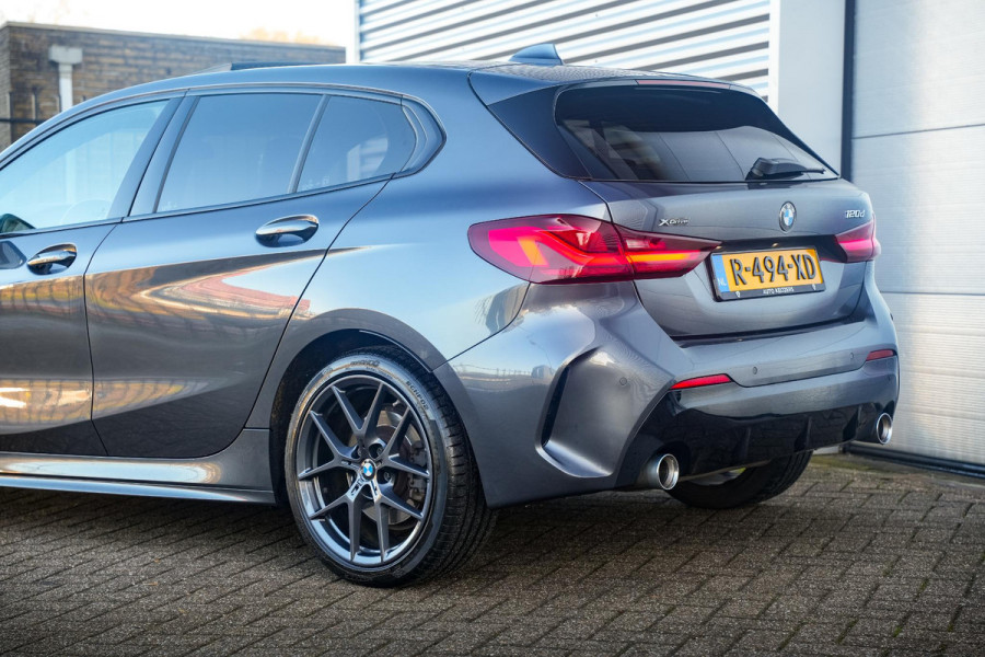 BMW 1-serie 120d xDrive High Executive Edition M Pakket Panoramadak Ambient Sportstoelen Stuurverw. 18”LM