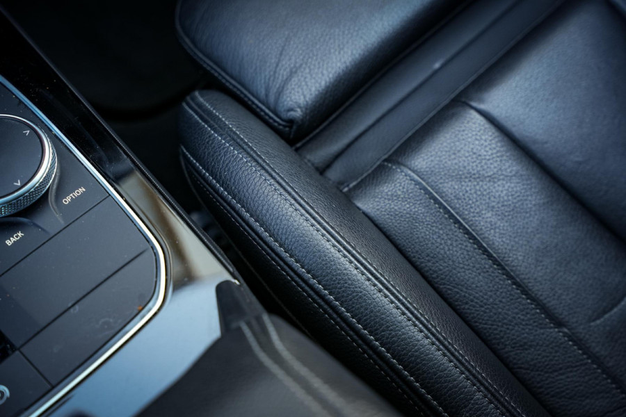 BMW 1-serie 120d xDrive High Executive Edition M Pakket Panoramadak Ambient Sportstoelen Stuurverw. 18”LM