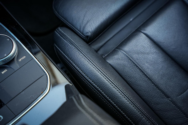 BMW 1-serie 120d xDrive High Executive Edition M Pakket Panoramadak Ambient Sportstoelen Stuurverw. 18”LM