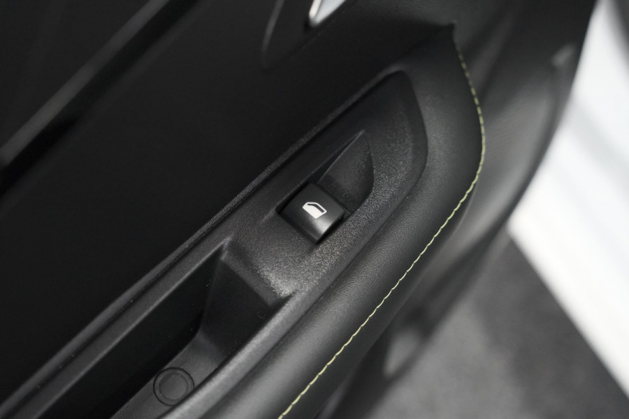 Peugeot 208 PureTech 100 GT | Camera | Navigatie | Sfeerverlichting | Apple Carplay | Parkeersensoren