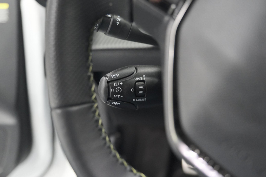 Peugeot 208 PureTech 100 GT | Camera | Navigatie | Sfeerverlichting | Apple Carplay | Parkeersensoren