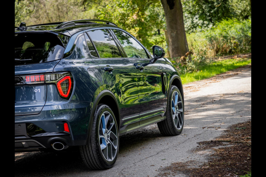 Lynk & Co 01 1.5 Plug-In Hybrid 262pk 360Camera|Zwarte Hemel|Panoramadak