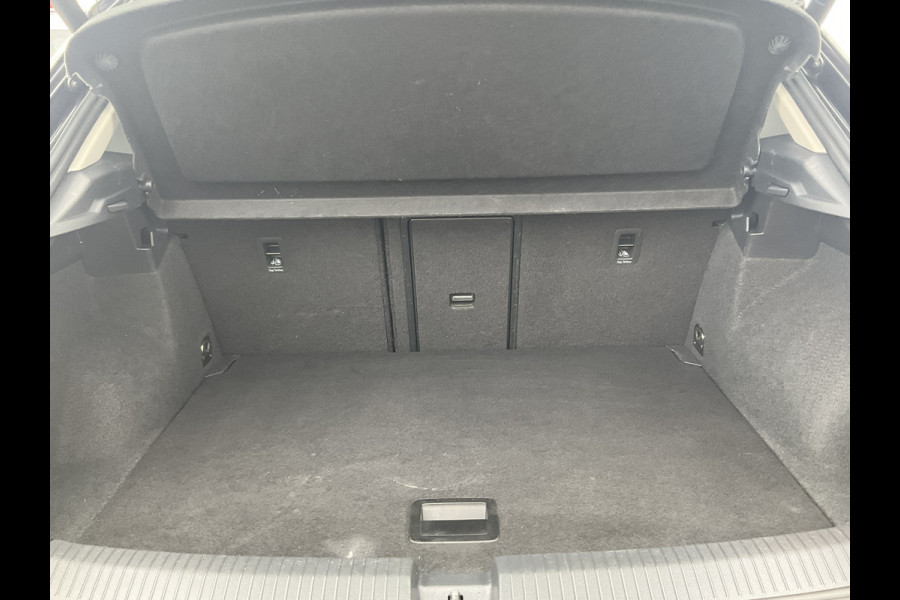 Volkswagen T-Roc 1.5 TSI Style Automaat Pano.dak Adap.Cruise Trekhaak Digitaal Vol Opties!