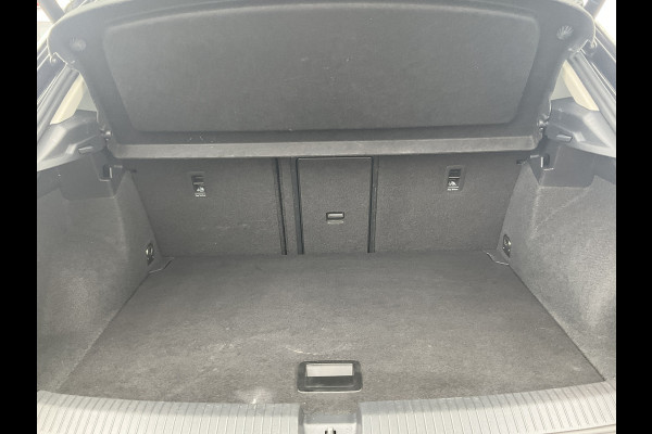 Volkswagen T-Roc 1.5 TSI Style Automaat Pano.dak Adap.Cruise Trekhaak Digitaal Vol Opties!