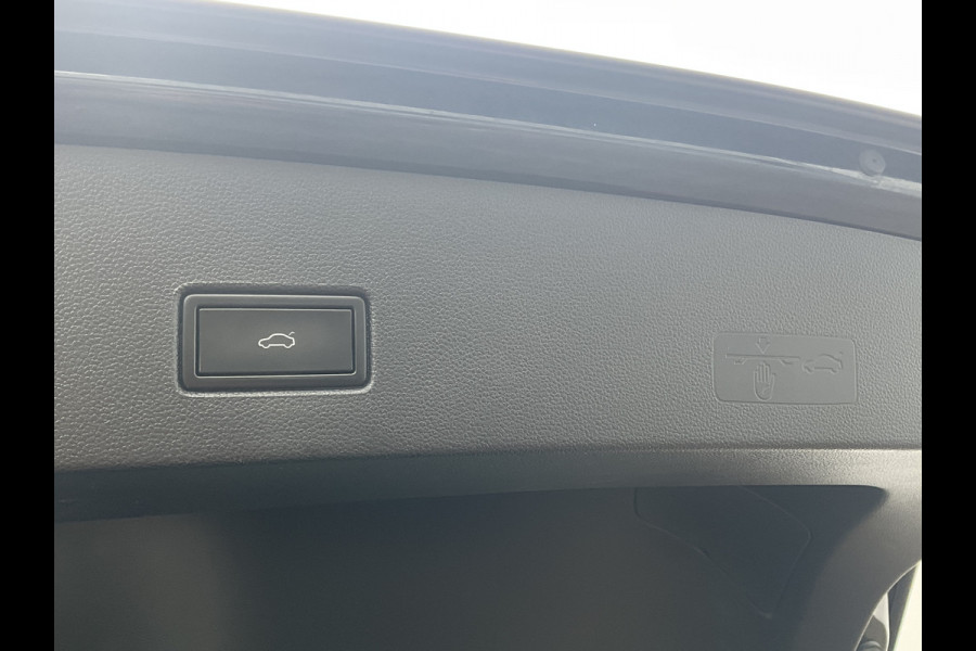 Volkswagen T-Roc 1.5 TSI Style Automaat Pano.dak Adap.Cruise Trekhaak Digitaal Vol Opties!