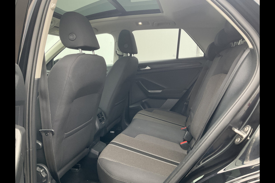 Volkswagen T-Roc 1.5 TSI Style Automaat Pano.dak Adap.Cruise Trekhaak Digitaal Vol Opties!