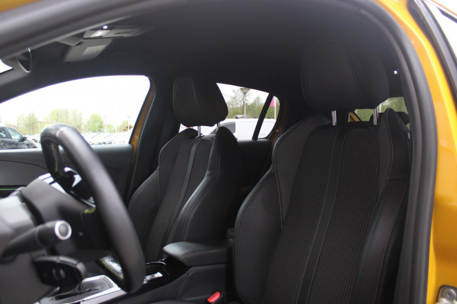 Peugeot 208 1.2 100PK GT | NAVIGATIE | APPLE CARPLAY/ANDROID AUTO | DODEHOEK DETECTIE | FULL LED KOPLAMPEN | CLIMATE CONTROL | 3-D INSTRUMENTENPANEEL | 17" LICHTMETALEN VELGEN | CRUISE CONTROL | ACHTERUITRIJ CAMERA | PARKEERSENSOREN VOOR + ACHTER |