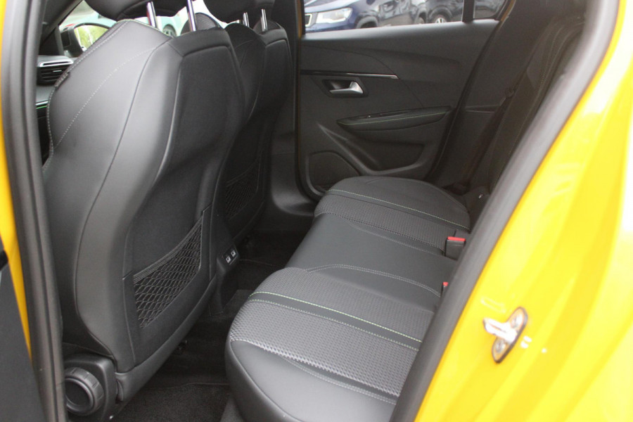 Peugeot 208 1.2 100PK GT | NAVIGATIE | APPLE CARPLAY/ANDROID AUTO | DODEHOEK DETECTIE | FULL LED KOPLAMPEN | CLIMATE CONTROL | 3-D INSTRUMENTENPANEEL | 17" LICHTMETALEN VELGEN | CRUISE CONTROL | ACHTERUITRIJ CAMERA | PARKEERSENSOREN VOOR + ACHTER |
