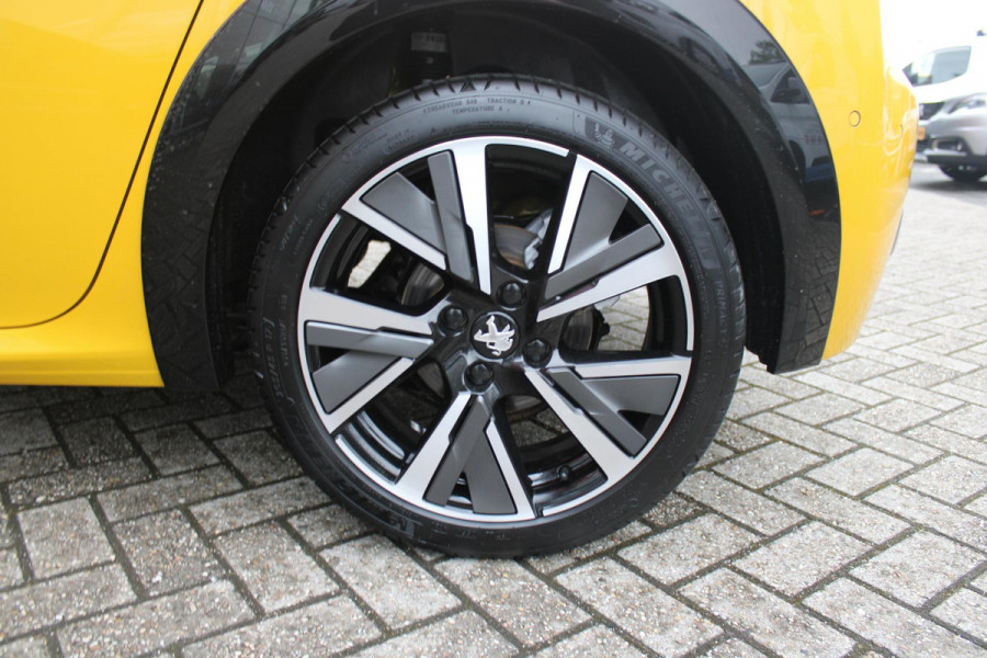 Peugeot 208 1.2 100PK GT | NAVIGATIE | APPLE CARPLAY/ANDROID AUTO | DODEHOEK DETECTIE | FULL LED KOPLAMPEN | CLIMATE CONTROL | 3-D INSTRUMENTENPANEEL | 17" LICHTMETALEN VELGEN | CRUISE CONTROL | ACHTERUITRIJ CAMERA | PARKEERSENSOREN VOOR + ACHTER |