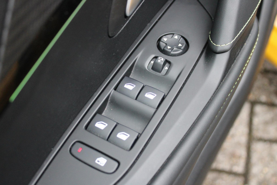Peugeot 208 1.2 100PK GT | NAVIGATIE | APPLE CARPLAY/ANDROID AUTO | DODEHOEK DETECTIE | FULL LED KOPLAMPEN | CLIMATE CONTROL | 3-D INSTRUMENTENPANEEL | 17" LICHTMETALEN VELGEN | CRUISE CONTROL | ACHTERUITRIJ CAMERA | PARKEERSENSOREN VOOR + ACHTER |