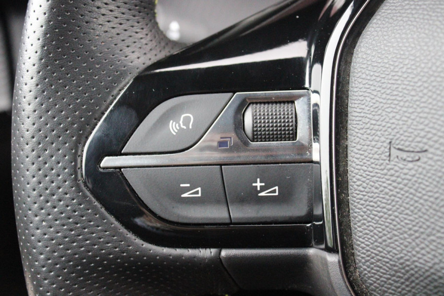 Peugeot 208 1.2 100PK GT | NAVIGATIE | APPLE CARPLAY/ANDROID AUTO | DODEHOEK DETECTIE | FULL LED KOPLAMPEN | CLIMATE CONTROL | 3-D INSTRUMENTENPANEEL | 17" LICHTMETALEN VELGEN | CRUISE CONTROL | ACHTERUITRIJ CAMERA | PARKEERSENSOREN VOOR + ACHTER |