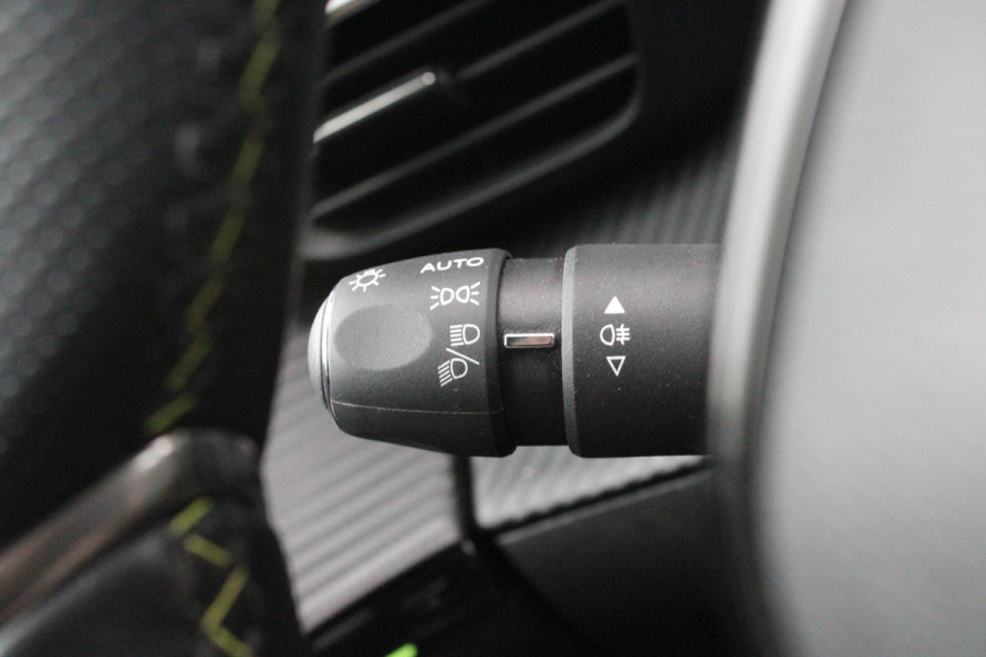 Peugeot 208 1.2 100PK GT | NAVIGATIE | APPLE CARPLAY/ANDROID AUTO | DODEHOEK DETECTIE | FULL LED KOPLAMPEN | CLIMATE CONTROL | 3-D INSTRUMENTENPANEEL | 17" LICHTMETALEN VELGEN | CRUISE CONTROL | ACHTERUITRIJ CAMERA | PARKEERSENSOREN VOOR + ACHTER |