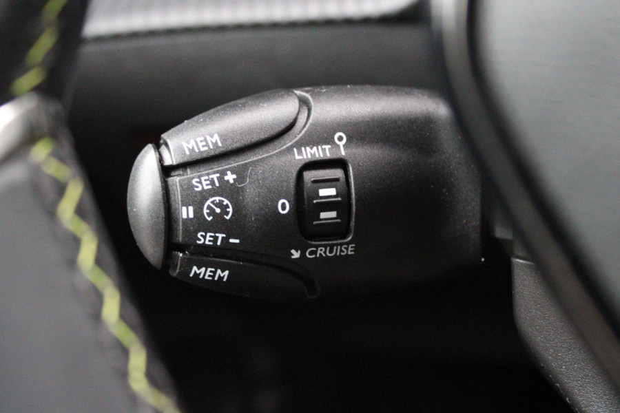 Peugeot 208 1.2 100PK GT | NAVIGATIE | APPLE CARPLAY/ANDROID AUTO | DODEHOEK DETECTIE | FULL LED KOPLAMPEN | CLIMATE CONTROL | 3-D INSTRUMENTENPANEEL | 17" LICHTMETALEN VELGEN | CRUISE CONTROL | ACHTERUITRIJ CAMERA | PARKEERSENSOREN VOOR + ACHTER |