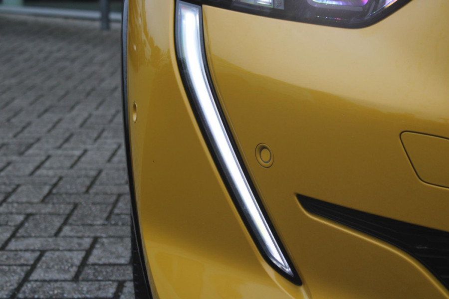 Peugeot 208 1.2 100PK GT | NAVIGATIE | APPLE CARPLAY/ANDROID AUTO | DODEHOEK DETECTIE | FULL LED KOPLAMPEN | CLIMATE CONTROL | 3-D INSTRUMENTENPANEEL | 17" LICHTMETALEN VELGEN | CRUISE CONTROL | ACHTERUITRIJ CAMERA | PARKEERSENSOREN VOOR + ACHTER |