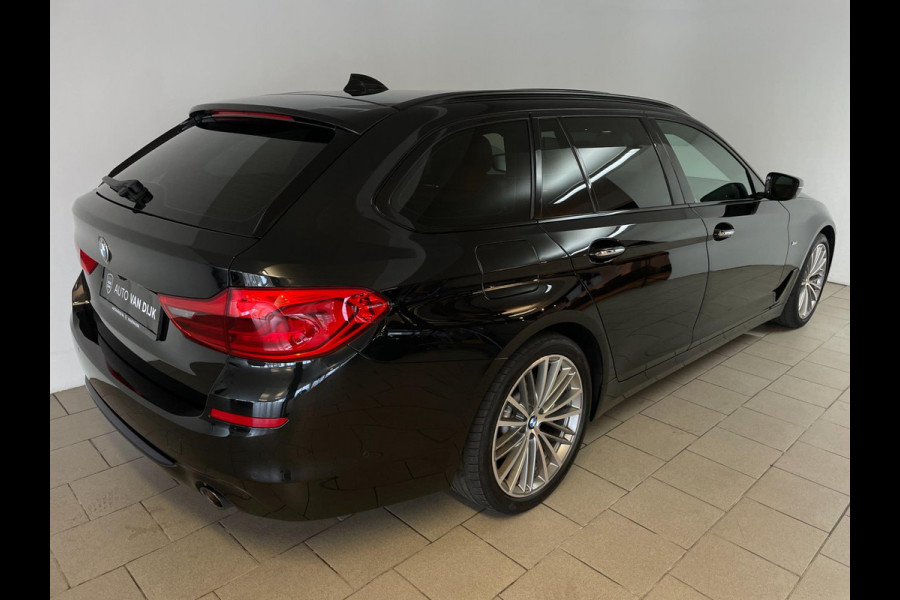 BMW 5 Serie Touring 520d High Executive AUTOMAAT PANO AIRCO NAVI CRUISE BLUETOOTH HEAD UP DISPLAY LEER TREKHAAK VELGEN NIEUWSTAAT