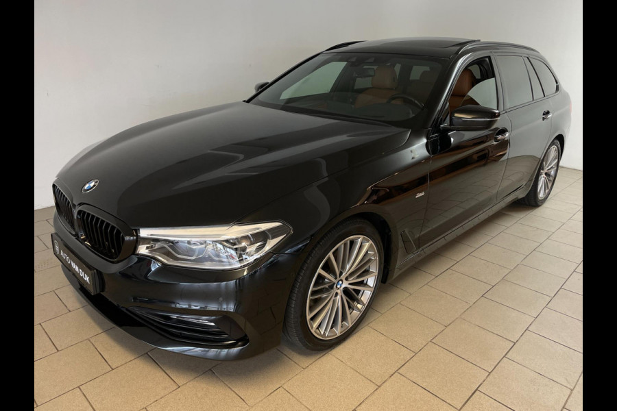BMW 5 Serie Touring 520d High Executive AUTOMAAT PANO AIRCO NAVI CRUISE BLUETOOTH HEAD UP DISPLAY LEER TREKHAAK VELGEN NIEUWSTAAT