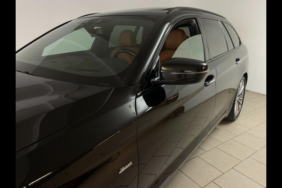 BMW 5 Serie Touring 520d High Executive AUTOMAAT PANO AIRCO NAVI CRUISE BLUETOOTH HEAD UP DISPLAY LEER TREKHAAK VELGEN NIEUWSTAAT