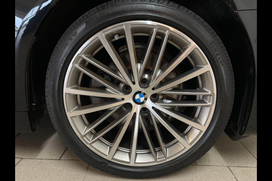 BMW 5 Serie Touring 520d High Executive AUTOMAAT PANO AIRCO NAVI CRUISE BLUETOOTH HEAD UP DISPLAY LEER TREKHAAK VELGEN NIEUWSTAAT