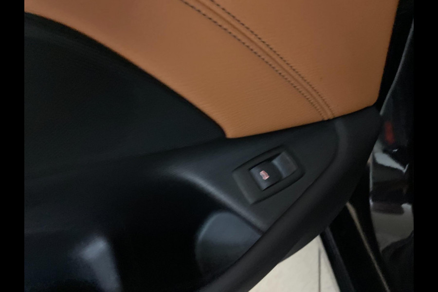 BMW 5 Serie Touring 520d High Executive AUTOMAAT PANO AIRCO NAVI CRUISE BLUETOOTH HEAD UP DISPLAY LEER TREKHAAK VELGEN NIEUWSTAAT