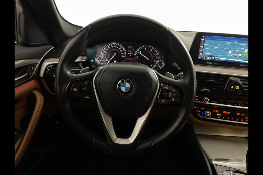 BMW 5 Serie Touring 520d High Executive AUTOMAAT PANO AIRCO NAVI CRUISE BLUETOOTH HEAD UP DISPLAY LEER TREKHAAK VELGEN NIEUWSTAAT