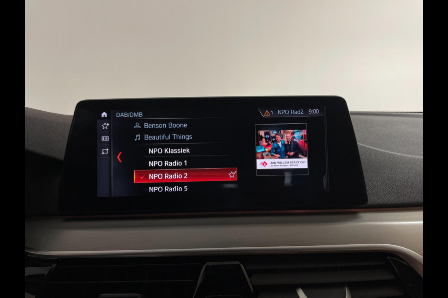 BMW 5 Serie Touring 520d High Executive AUTOMAAT PANO AIRCO NAVI CRUISE BLUETOOTH HEAD UP DISPLAY LEER TREKHAAK VELGEN NIEUWSTAAT