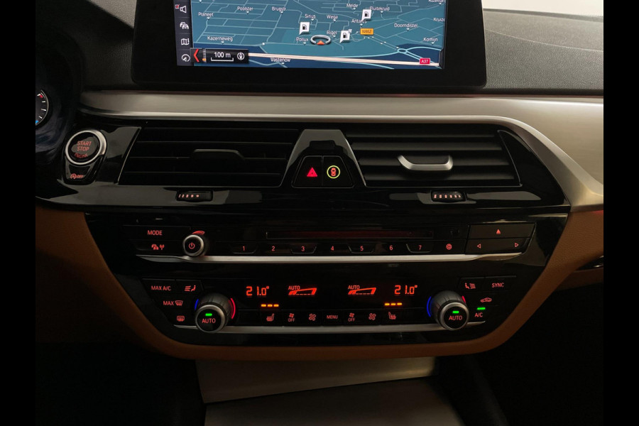 BMW 5 Serie Touring 520d High Executive AUTOMAAT PANO AIRCO NAVI CRUISE BLUETOOTH HEAD UP DISPLAY LEER TREKHAAK VELGEN NIEUWSTAAT