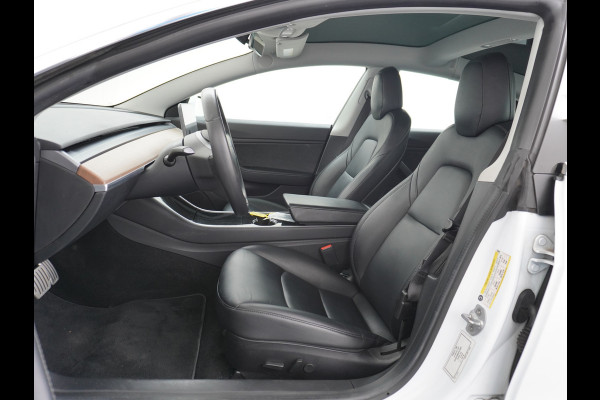 Tesla Model 3 4WD Performance 513pk 3,4 sec 0-100 ! 20" FSD-vb. AutoPilot Carbon-Spoiler Premium-HiFi Pano.dak Camera Leer Adaptive-Cruise+Sto Navi LED ACC DAB Voorverwarmen interieur en Keyless via App One-Pedal-Drive Rode Remklauwen Carbon-Spoiler Origineel Nederlandse auto ! nieuwprijs euro 64.580 euro Garantie op Accu tot 27-09-2027 max 192.000km