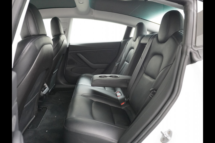 Tesla Model 3 4WD Performance 513pk 3,4 sec 0-100 ! 20" FSD-vb. AutoPilot Carbon-Spoiler Premium-HiFi Pano.dak Camera Leer Adaptive-Cruise+Sto Navi LED ACC DAB Voorverwarmen interieur en Keyless via App One-Pedal-Drive Rode Remklauwen Carbon-Spoiler Origineel Nederlandse auto ! nieuwprijs euro 64.580 euro Garantie op Accu tot 27-09-2027 max 192.000km
