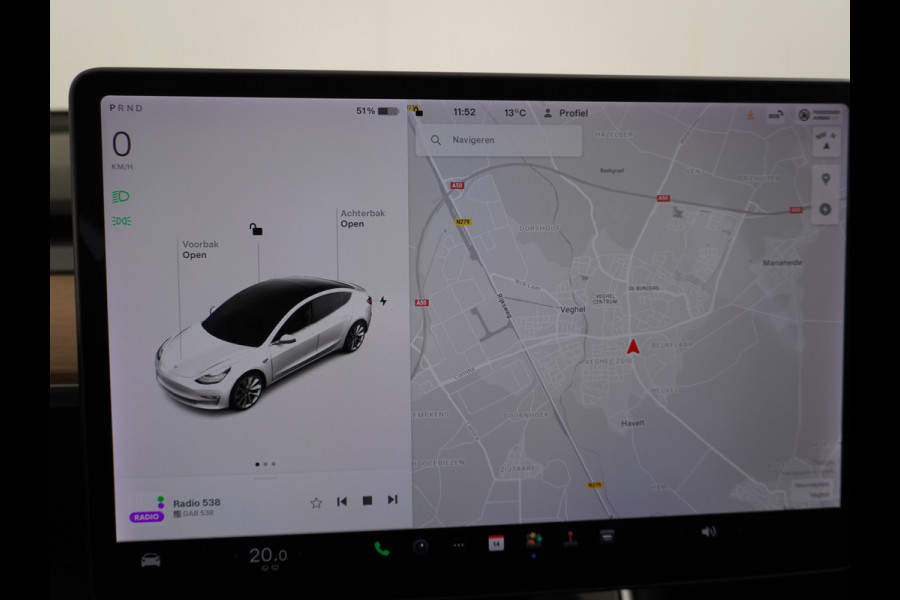 Tesla Model 3 4WD Performance 513pk 3,4 sec 0-100 ! 20" FSD-vb. AutoPilot Carbon-Spoiler Premium-HiFi Pano.dak Camera Leer Adaptive-Cruise+Sto Navi LED ACC DAB Voorverwarmen interieur en Keyless via App One-Pedal-Drive Rode Remklauwen Carbon-Spoiler Origineel Nederlandse auto ! nieuwprijs euro 64.580 euro Garantie op Accu tot 27-09-2027 max 192.000km