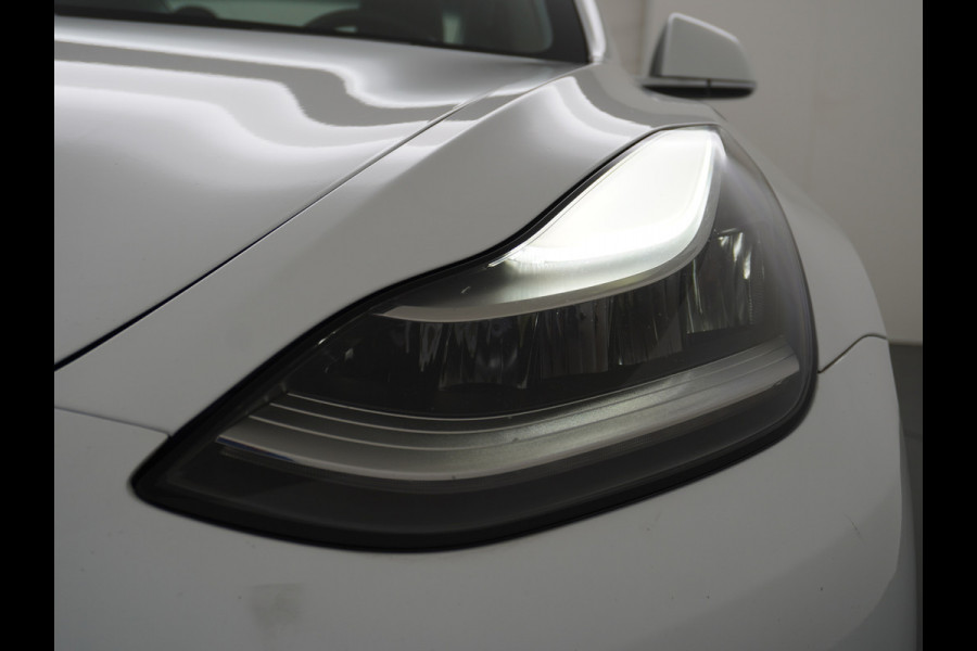 Tesla Model 3 4WD Performance 513pk 3,4 sec 0-100 ! 20" FSD-vb. AutoPilot Carbon-Spoiler Premium-HiFi Pano.dak Camera Leer Adaptive-Cruise+Sto Navi LED ACC DAB Voorverwarmen interieur en Keyless via App One-Pedal-Drive Rode Remklauwen Carbon-Spoiler Origineel Nederlandse auto ! nieuwprijs euro 64.580 euro Garantie op Accu tot 27-09-2027 max 192.000km