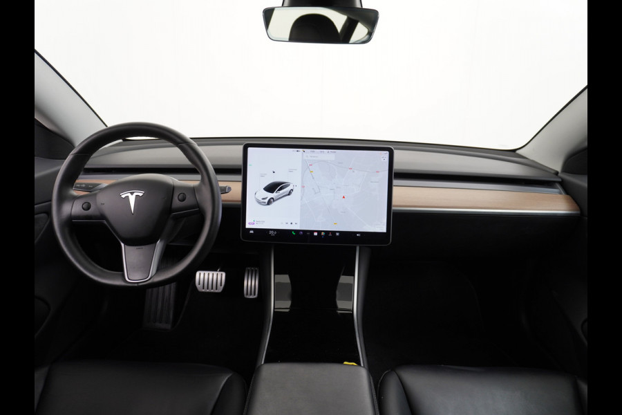 Tesla Model 3 4WD Performance 513pk 3,4 sec 0-100 ! 20" FSD-vb. AutoPilot Carbon-Spoiler Premium-HiFi Pano.dak Camera Leer Adaptive-Cruise+Sto Navi LED ACC DAB Voorverwarmen interieur en Keyless via App One-Pedal-Drive Rode Remklauwen Carbon-Spoiler Origineel Nederlandse auto ! nieuwprijs euro 64.580 euro Garantie op Accu tot 27-09-2027 max 192.000km