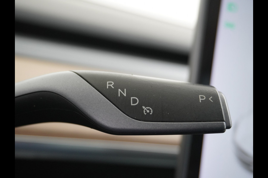Tesla Model 3 4WD Performance 513pk 3,4 sec 0-100 ! 20" FSD-vb. AutoPilot Carbon-Spoiler Premium-HiFi Pano.dak Camera Leer Adaptive-Cruise+Sto Navi LED ACC DAB Voorverwarmen interieur en Keyless via App One-Pedal-Drive Rode Remklauwen Carbon-Spoiler Origineel Nederlandse auto ! nieuwprijs euro 64.580 euro Garantie op Accu tot 27-09-2027 max 192.000km